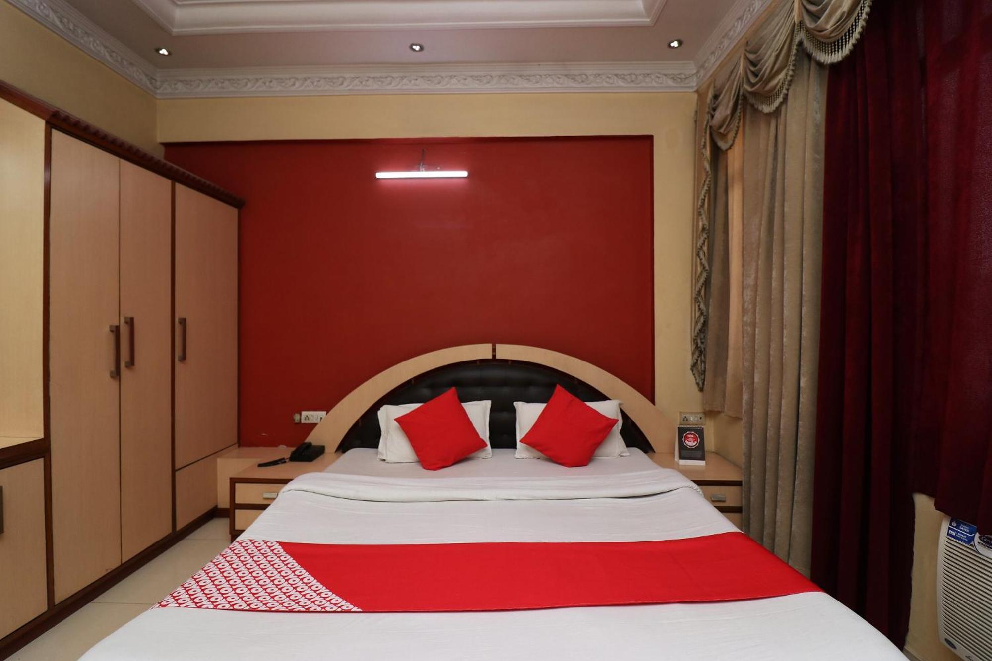 Hotel O Akash Regency ดันแบด ภายนอก รูปภาพ