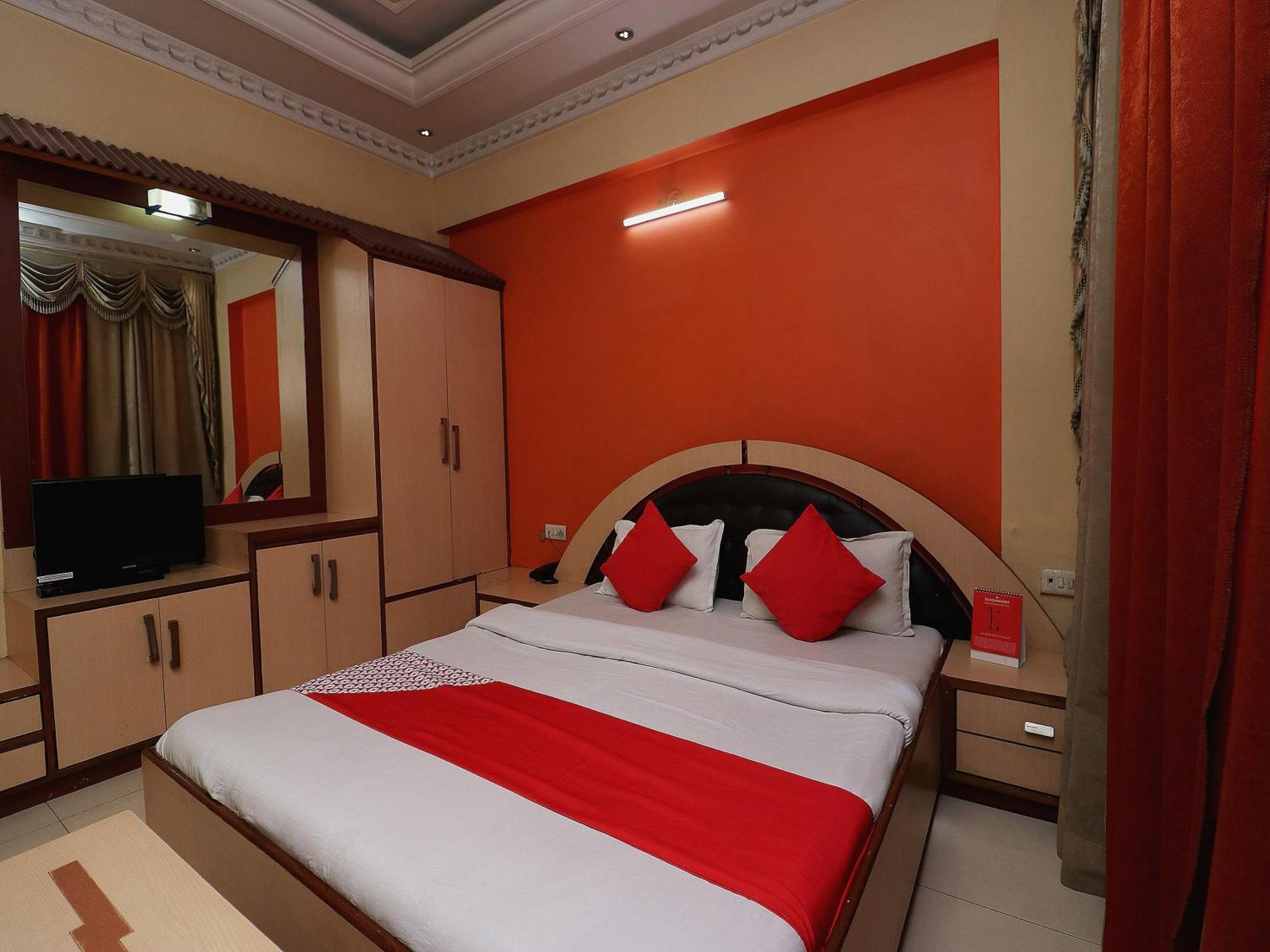 Hotel O Akash Regency ดันแบด ภายนอก รูปภาพ